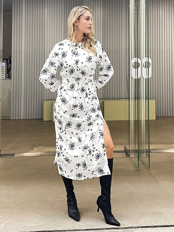 فستان ماكسي طويل الأكمام مطبوع عليه زهور وتصميم جديد لصيف 2023