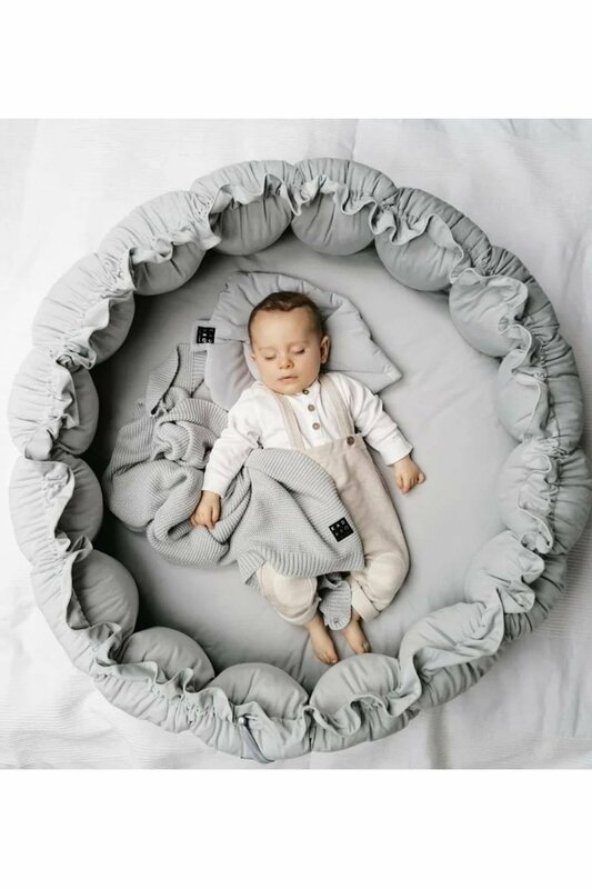 Alfombra de Juego plegable retráctil gris hecha a mano, cama de bebé Jaju Babynest
