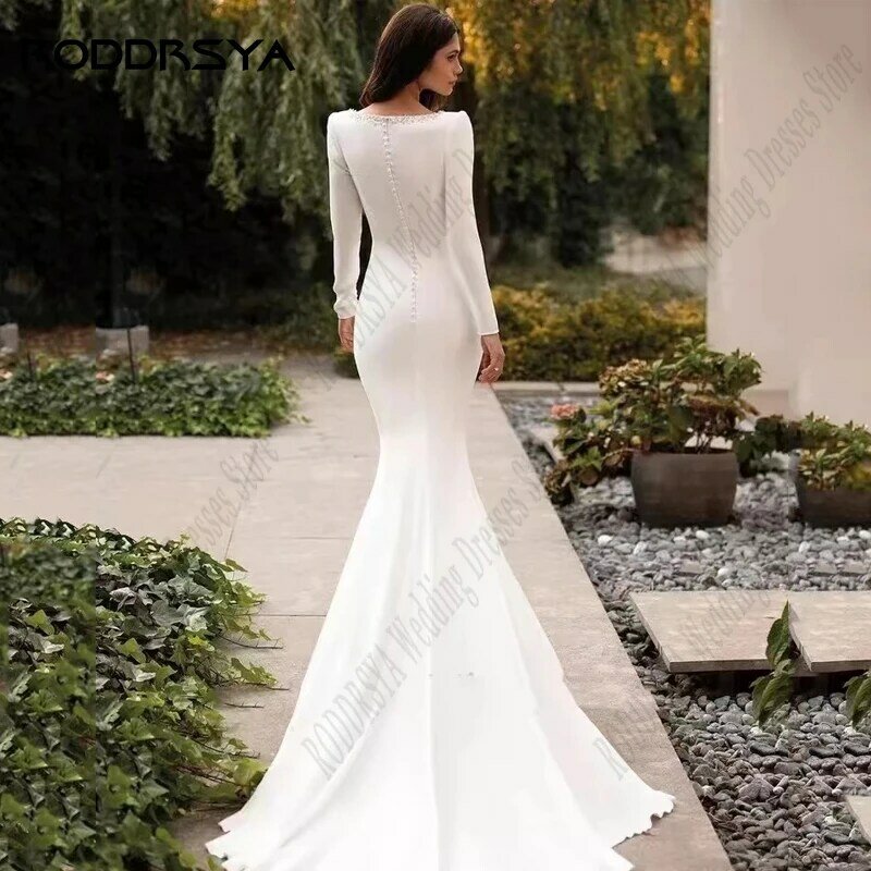 Свадебное платье с юбкой-годе, V-образным вырезом и бусинами