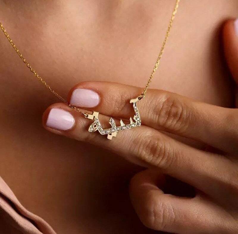 Ожерелье с арабским именем на заказ, с деталями, бриллиантами, персонализированное название из нержавеющей стали, ювелирные изделия, позолоченное золото 18 карат, подарок для женщин, ювелирные изделия