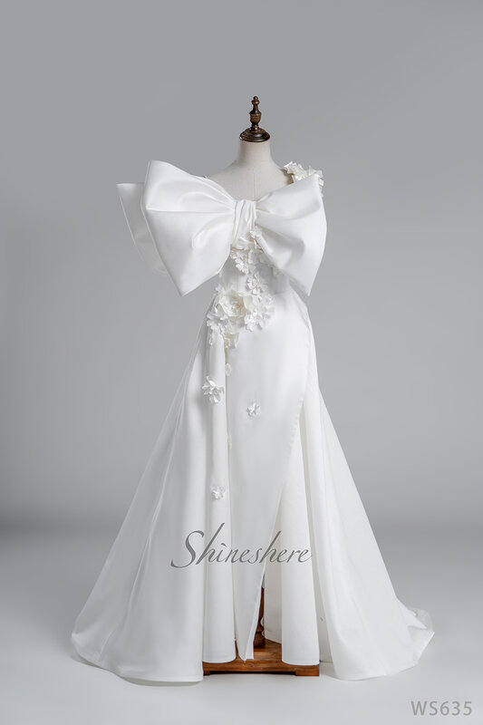새로운 디자인 Strapless Neckline 활 아름 다운 3D 꽃 Aline 웨딩 드레스 새틴 높은 분할 신부 가운