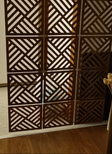 Raumteiler/Separator/Wand paneel aus walnuss farbenem Holz