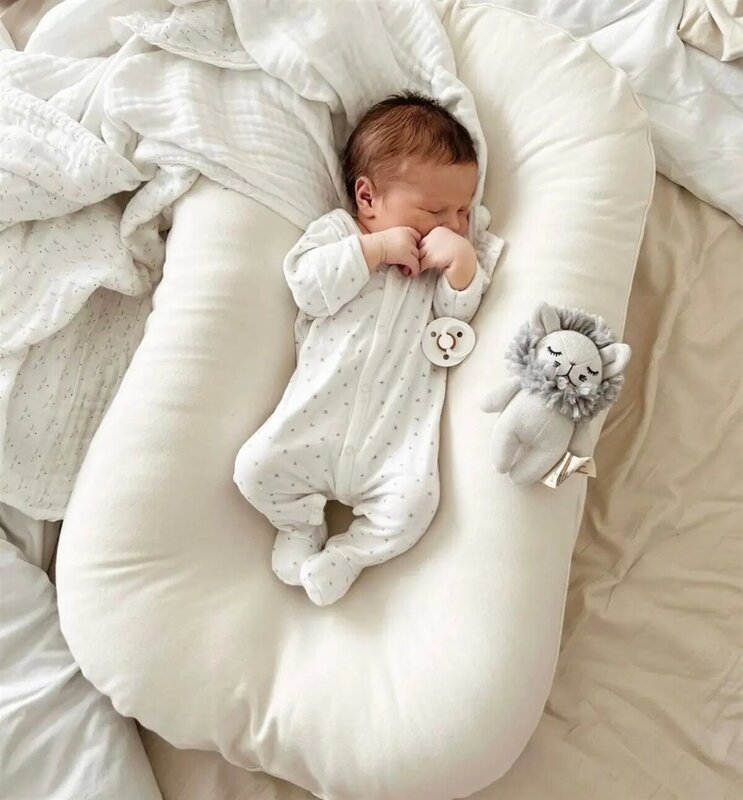 Handgemachte weiße geschwollene Babynest Luxus Baby Nest 70x55 cm Mutterseite