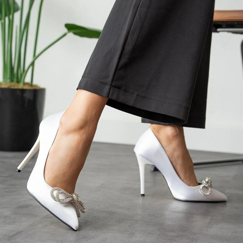 Zapatos de satén blancos para mujer, sandalias de moda, tacones altos de piedra, zapatos de vestir de talla grande