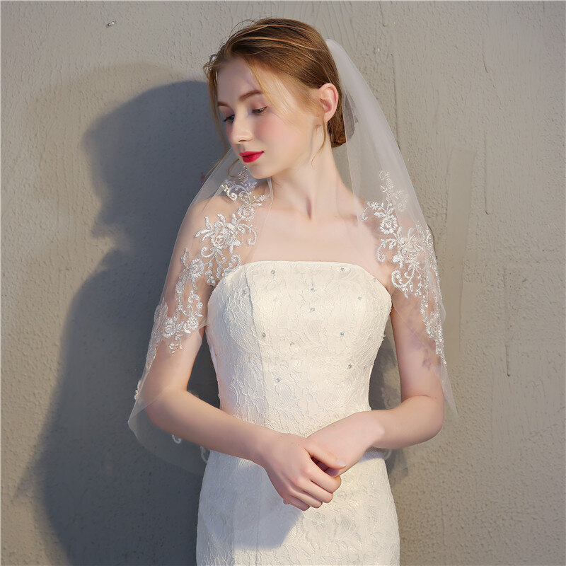 Nieuwe 2 Lagen Wedding Veils Met Kam Applique Lace Edge Korte Bruidssluier