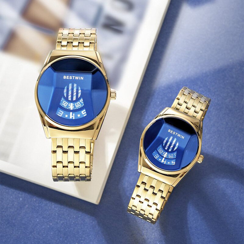 Jam tangan pasangan pria dan wanita, arloji biru kepribadian modis olahraga desain mobil tahan air kuarsa untuk pelajar