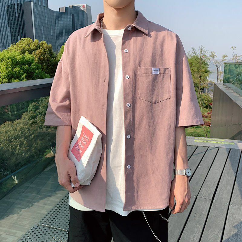Camisa de manga curta masculina nova tendência solta estudantes coreanos cor pura selvagem chique meia manga