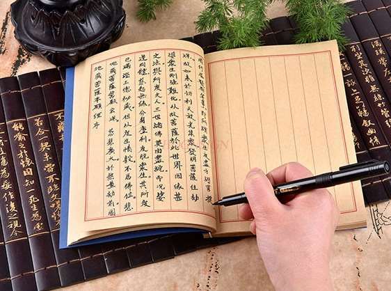 Buku Beludru Kulit Lusi Cetak Tangan Tradisional Buatan Tangan Gaya Tiongkok 8 Baris Spektrum Cetak Baris Vertikal Antik