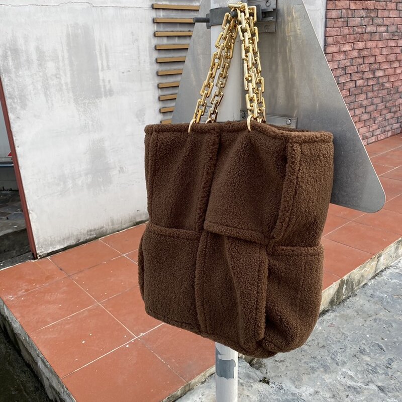 Winter 2020 New Korean Soft  Plush Handbag Coarse Chain Warm Faux Fur Woven Bag Vportable Large Shoulder Bag Tote