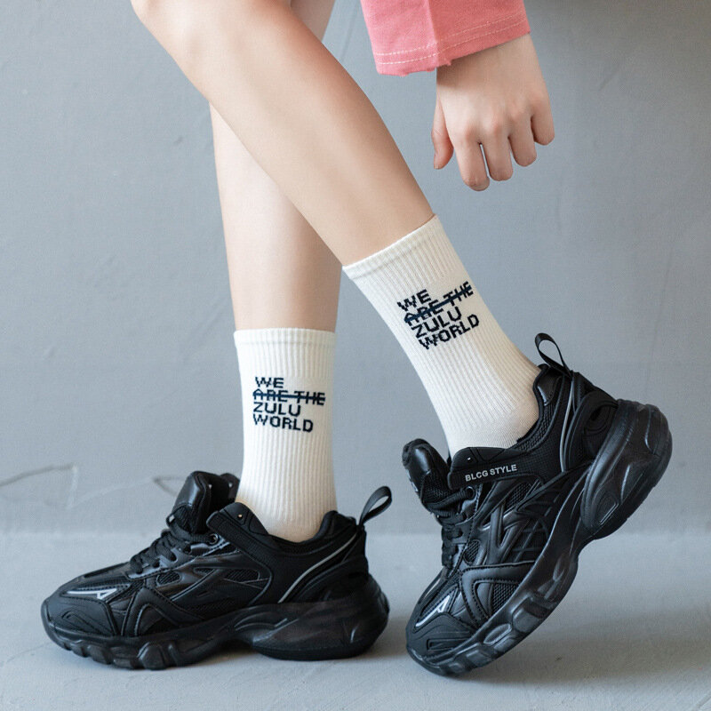 Calcetines largos de algodón con estampado de letras para mujer, medias cómodas de estilo Harajuku, informales, para correr y Fitness, novedad