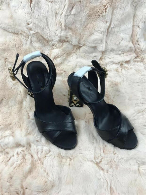 Zapatos de tacón alto de Color liso para mujer, sandalias de Punta abierta con tacón grueso y hebilla de una palabra, novedad de verano 2020