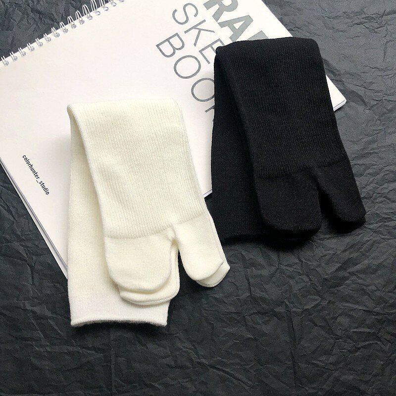 جوارب نسائية من القطن بتمشيط أبيض حليبي جوارب نسائية قصيرة بلون أسود بمقعدين جوارب نسائية كورية يابانية هاراجوكو بفتحة للأصابع