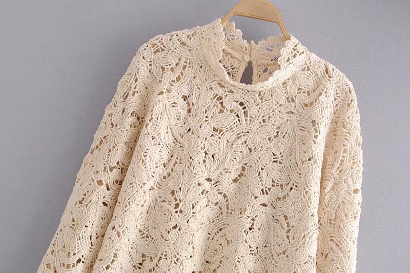 Autumn and winter ladies' new hollow solid color round neck long sleeve short knit sweater