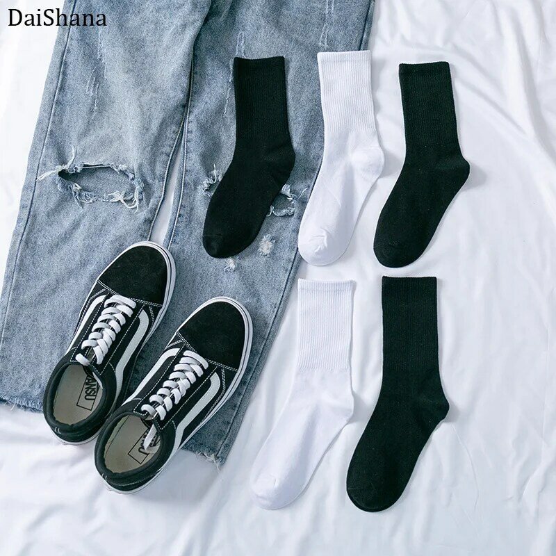 New Soild Colors Cotton Unisex Socks Personality Harajuku Black White Couples Skateboard Knitted Casual Sports Fashion Socks