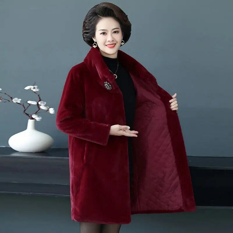 W średnim wieku stare zachodnie matki noszą imitacje futra i futra norek płaszcze polarowe kobiety średniej długości płaszcze, aby utrzymać ciepło grube M258