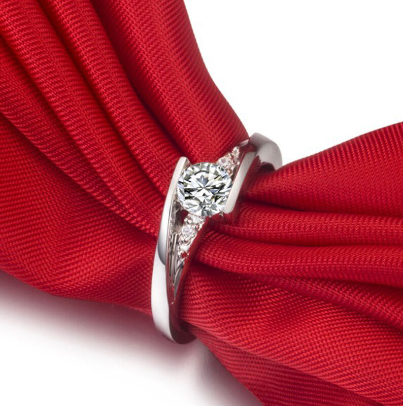 Женское кольцо с фианитом 0,75 карата, из тибетского серебра