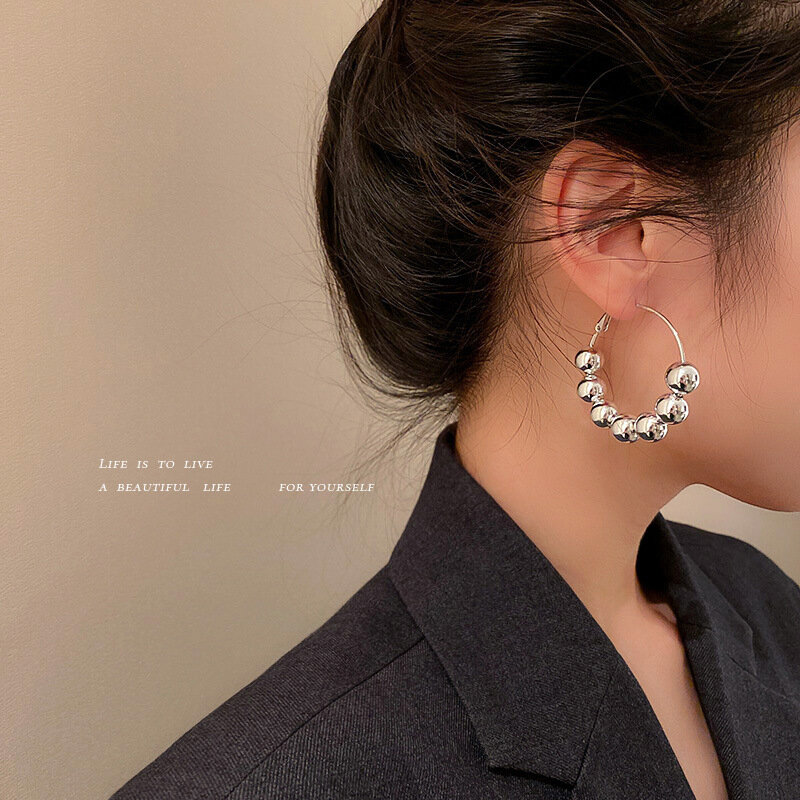 Coole helle silberne Farbe Perlen Ohr bügel für Frauen trend ige Mädchen Frauen Ohrringe übergroßen Schmuck Großhandel