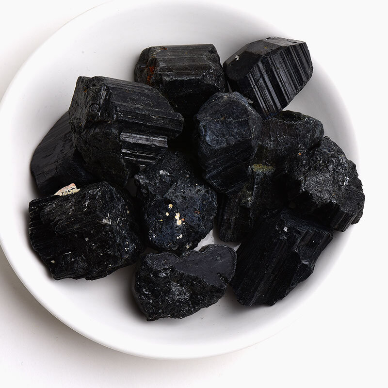Natürliche schwarze Turmalin rohe Oregem Mineralproben unregelmäßige Kristalle retro magnetische Strahlung Deuce Elgauss ing Energy Stein