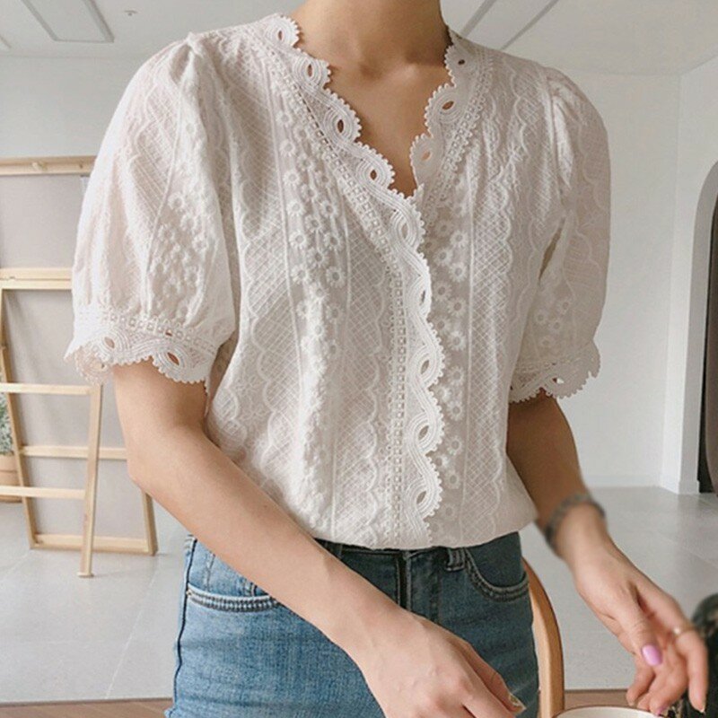 Camisa con borde de encaje para mujer, blusa blanca ahuecada, blusa Simple informal con cuello en V, blusas de manga corta y Tops