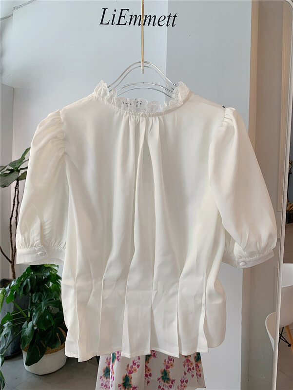 Camisa con cuello en V para mujer, Tops adelgazantes, unión con borde de encaje, nuevo estilo de verano 2022, sentido del diseño francés no convencional, blanco