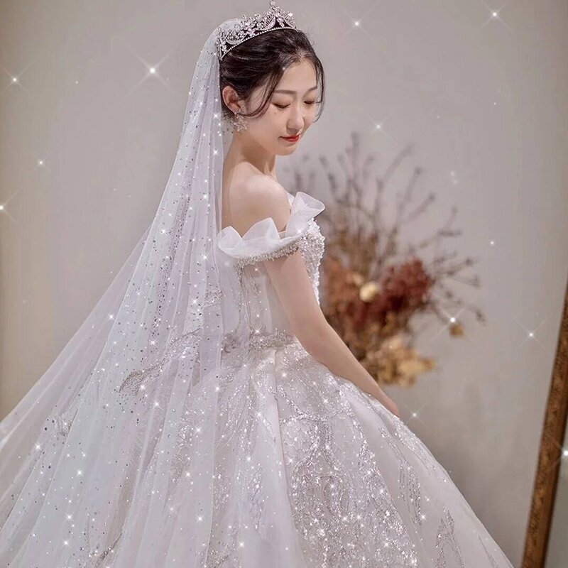 Shining personalizado feito de luxo a linha vestidos de casamento rede cetim applique chão comprimento vestido de noiva capela trem espartilho