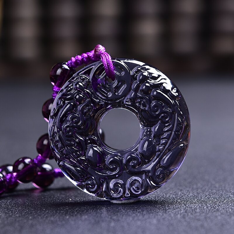 彫刻が施された丸い天然石ペンダント,パープルクォーツの彫刻が施された丸型のネックレス,サイズ38x10mm,癒しの紫,aaa