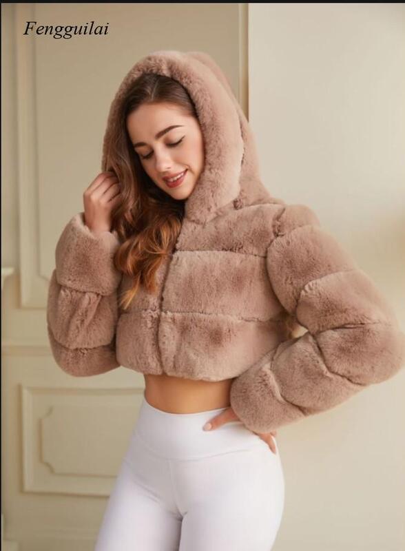 Kobiety Faux Fur płaszcz z kapturem jesienno-zimowa wysokiej jakości puszysta krótka ciepła kurtka ze sztucznego futra płaszcz damski odzież wierzchnia