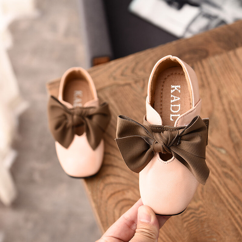 Cute Princess Kids scarpe in pelle per ragazze Flower Casual tinta unita bambini Casual Single Soft Bottom Girls Shoes con Bowknot