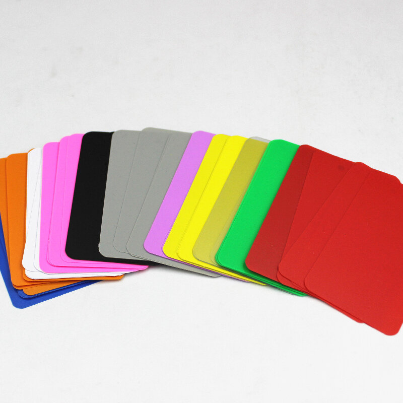 50 stücke Blank Matte Multicolor PVC Tags Kunststoff Abdichtung Hang Karten Garment Schmuck Klar Mit Loch Label Display Verpackung