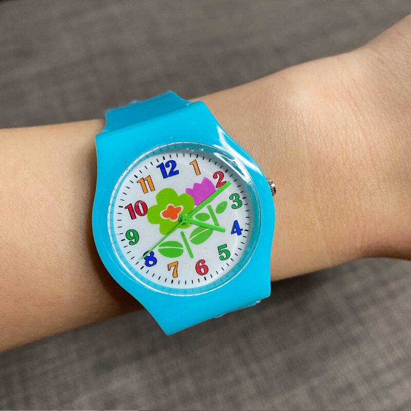 Reloj de pulsera de silicona para niño y niña, de cuarzo, con flores pequeñas, color blanco, rosa, azul, regalo para fiesta de navidad