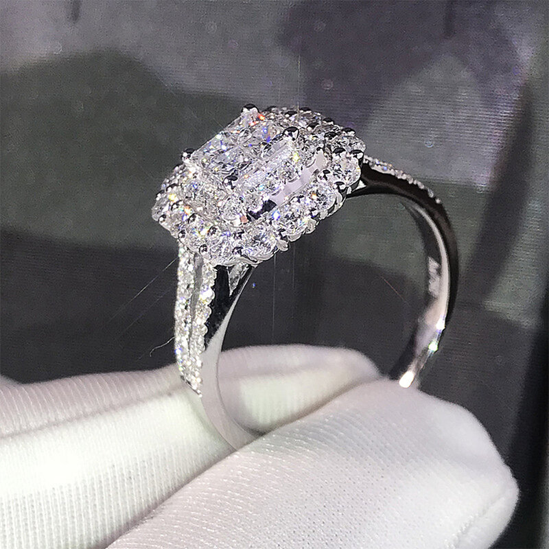 Huitan Gorgeous สแควร์รูปร่างแหวนผู้หญิง Full Bling Iced Out Micro Pave คริสตัล Zircon พราวแหวนเจ้าสาวงานแต่งงาน Engage แหวน
