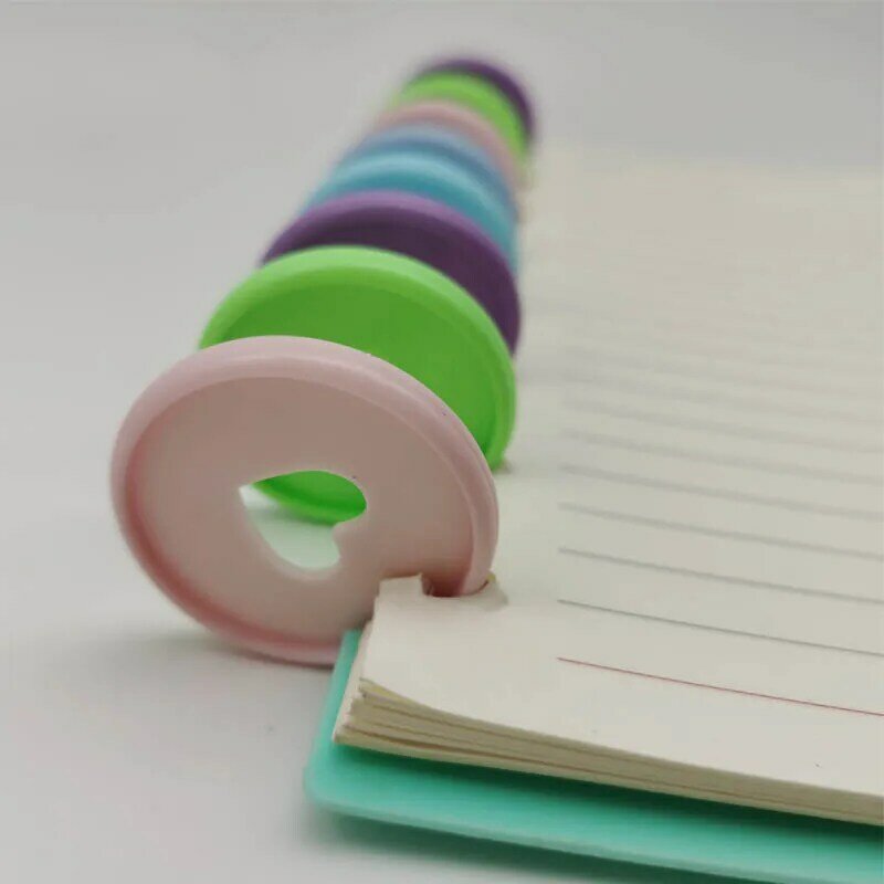100 szt. Kolor płyty przycisk notatnik luźne przyciski liści miłość grzyb otwór ręcznie Ledger akcesoria plastikowy pierścień wiążący 35mm