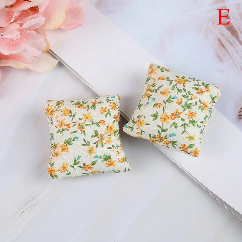 1to 4Pcs Cute Pillow Cushions For Sofa Couch Bed 1/12 Dollhouse Miniature Furniture Toys Without Sofa Chair Baby Christmas Gift