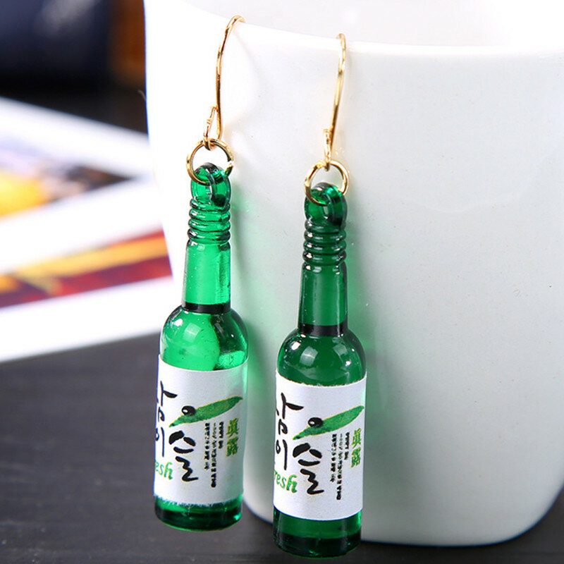 Bonito acrílico pingentes gancho brincos lantejoulas garrafa de cerveja feminino balançar brincos coreano moda urso pequenos brincos pendientes