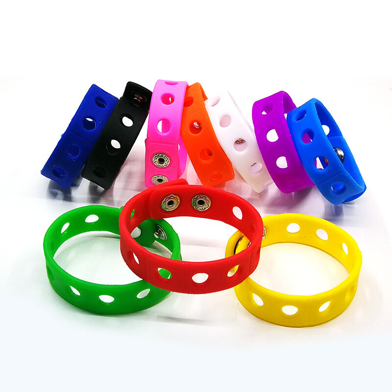 500PCS 18CM 17 colori braccialetti in Silicone braccialetti morbidi fasce per ciondoli per scarpe bracciali regali per feste per bambini favore per bambini