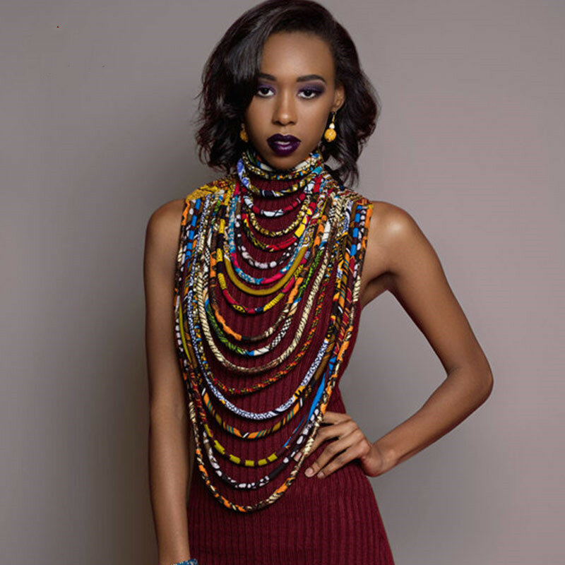 Ожерелье из нескольких нитей в африканском стиле