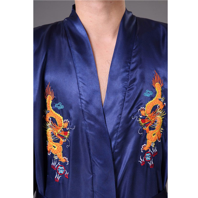 Hoge Kwaliteit Nieuwe Navybluechinese Traditionele Mannen Robe Borduurwerk Dragon Satijn Nachtkleding Vintage Kimono Yukata Bad Gown 011031