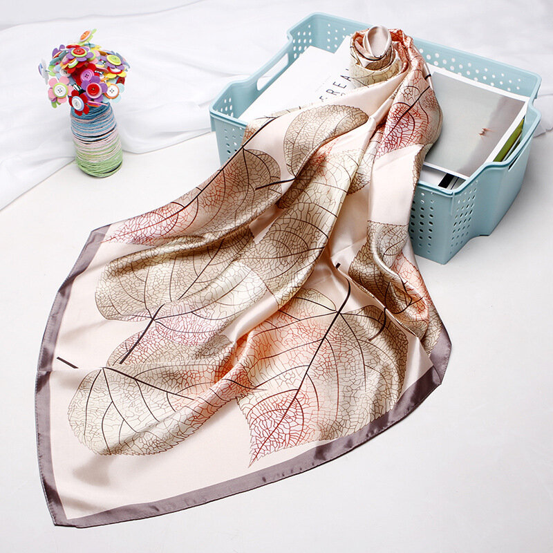 QLUKEOYY Syal Sutra ผู้หญิง2021ใหม่90ซม.ผ้าไหมขนาดเล็กผ้าพันคอคลุมไหล่ Leaf พิมพ์ผ้าคลุมไหล่ Kerchief ผ้าคลุมศีรษะ Coverchief