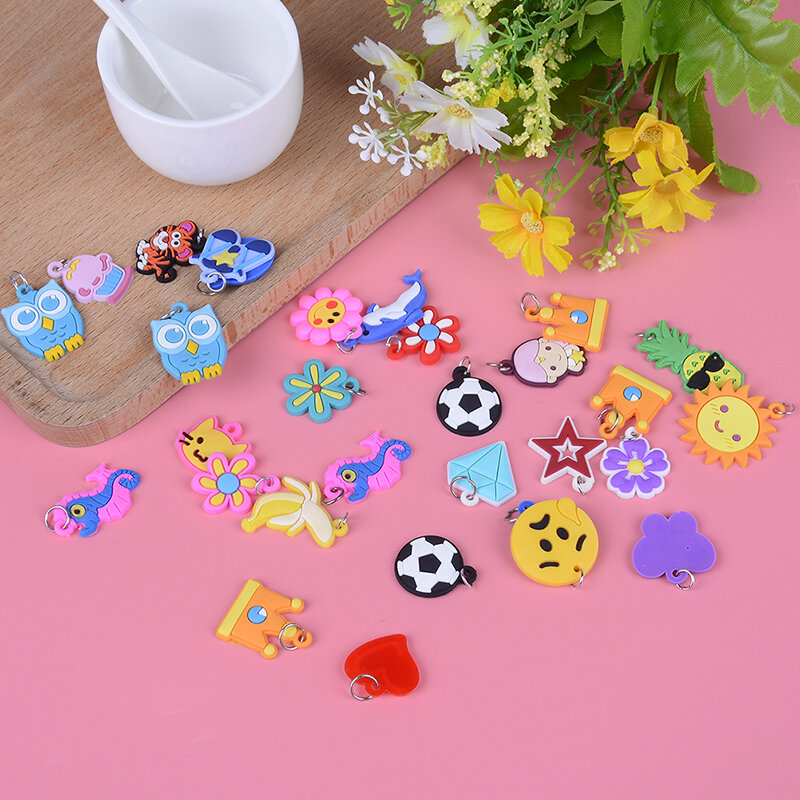 30 sztuk kolorowe zwierząt kwiatowe koraliki zawieszki DIY kolorowe Loom bransoletka silikonowa tworzenia biżuterii koraliki zabawki losowy styl