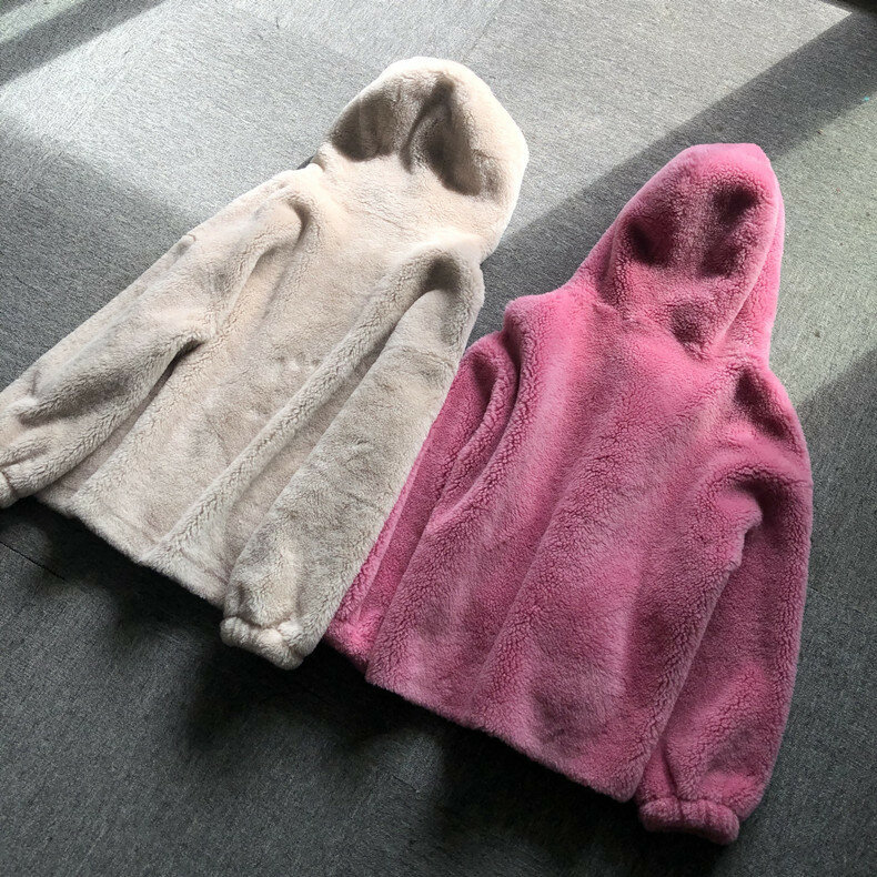 Giacche in pelle di pelliccia di lana con cappuccio da donna di design Chic invernale C270