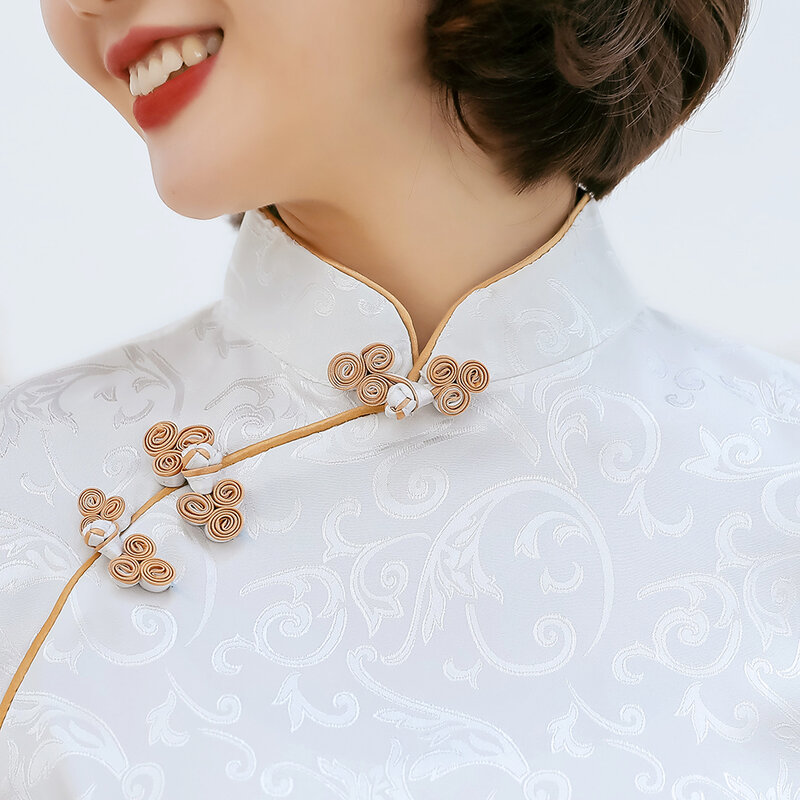 Plus Ukuran Cheongsam Atasan Tradisional Cina Mandarin Collar Tang Mantel Lembut Satin Gaya Cina Kemeja Musim Semi Katun Blus Tipis