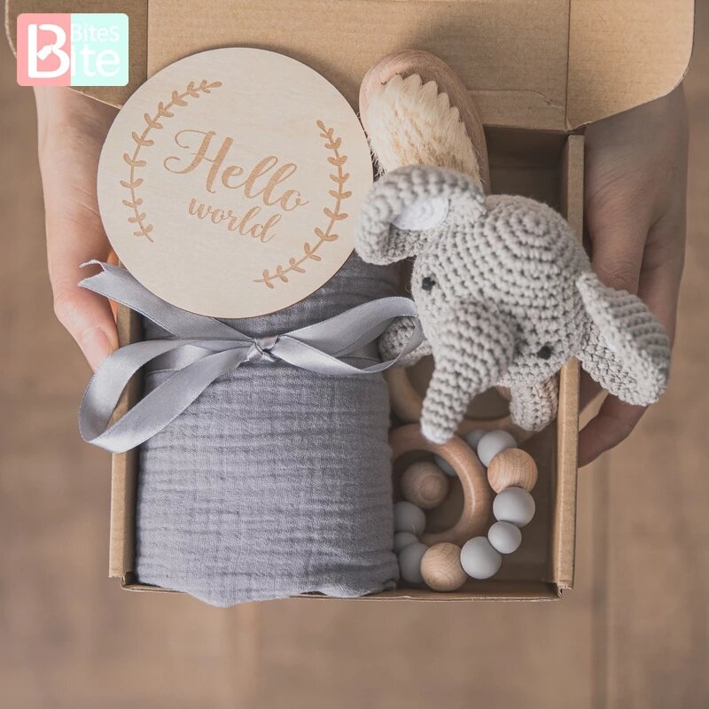ทารกผ้าขนหนูเด็กแรกเกิดของเล่นชุดของขวัญกล่องคู่ผ้าฝ้ายผ้าห่ม Rattle สร้อยข้อมือโครเชต์ของเล่นของขวัญผลิตภัณฑ์