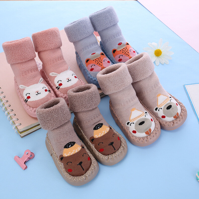 Calcetines de algodón para niños pequeños, calcetín grueso de felpa, suela de goma, dibujos animados divertidos, para interiores, recién nacidos, invierno