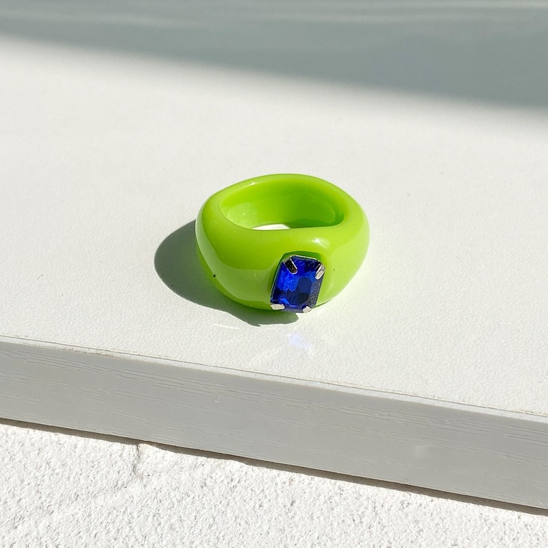 2024คู่กอธิคเครื่องประดับแหวนผู้หญิงผู้ชายแหวนวินเทจเรซิ่นเพชรมาการองสีลูกกวาดเครื่องประดับ anillos mujer
