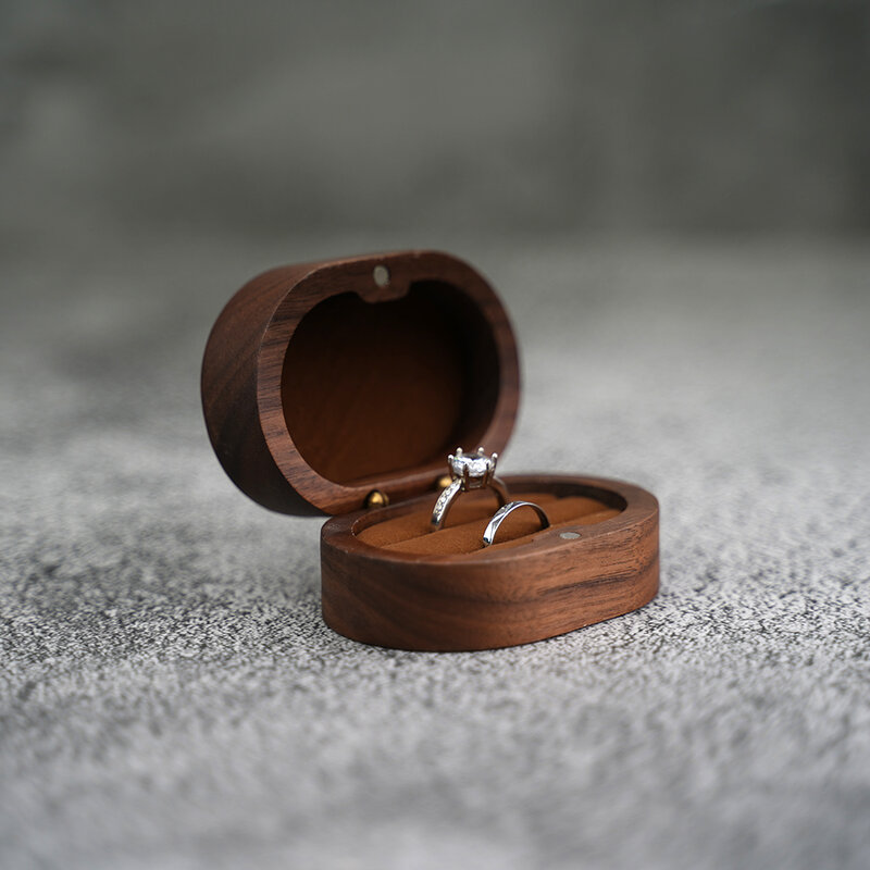 結婚披露宴のカスタム提案のための婚約木製リングボックス刻まれた曲