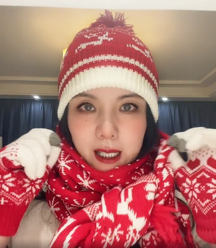 Set Sarung Tangan Syal Topi Natal 3 Buah untuk Wanita Musim Dingin Sarung Tangan Layar Sentuh Topi Pom Hangat Tebal Set Sarung Tangan Syal