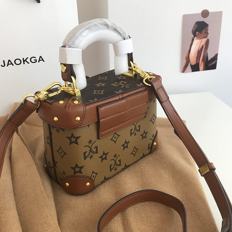 Новинка 2021, элегантные дамские сумки с шарфом оригинального дизайна, женская сумка-мешок с заклепками, женская сумка через плечо LG1383