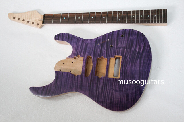 Nuovo kit per chitarra elettrica di zecca in colore viola con finitura Nitro