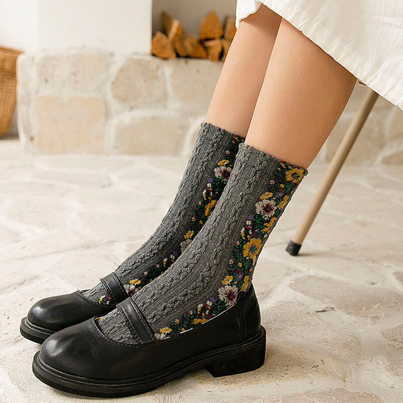 Chaussettes en coton à fleurs, nouvelle mode pour femmes, chaussettes européennes américaines, chaudes et mignonnes, automne et hiver, 2019