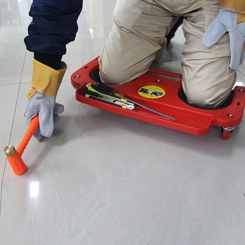 Almofada de proteção do joelho de rolamento com rodas construído em espuma acolchoada por plataforma que coloca a telha ou o reparo do automóvel do vinil que protege a lâmina do joelho